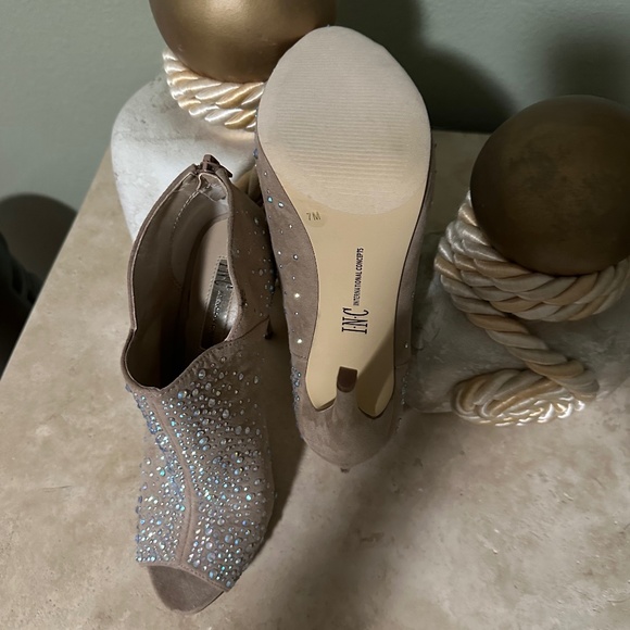 Women’s Inc Shoes - Picture 1 of 3